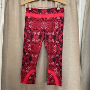 Lulu Lemon patterned capri leggings